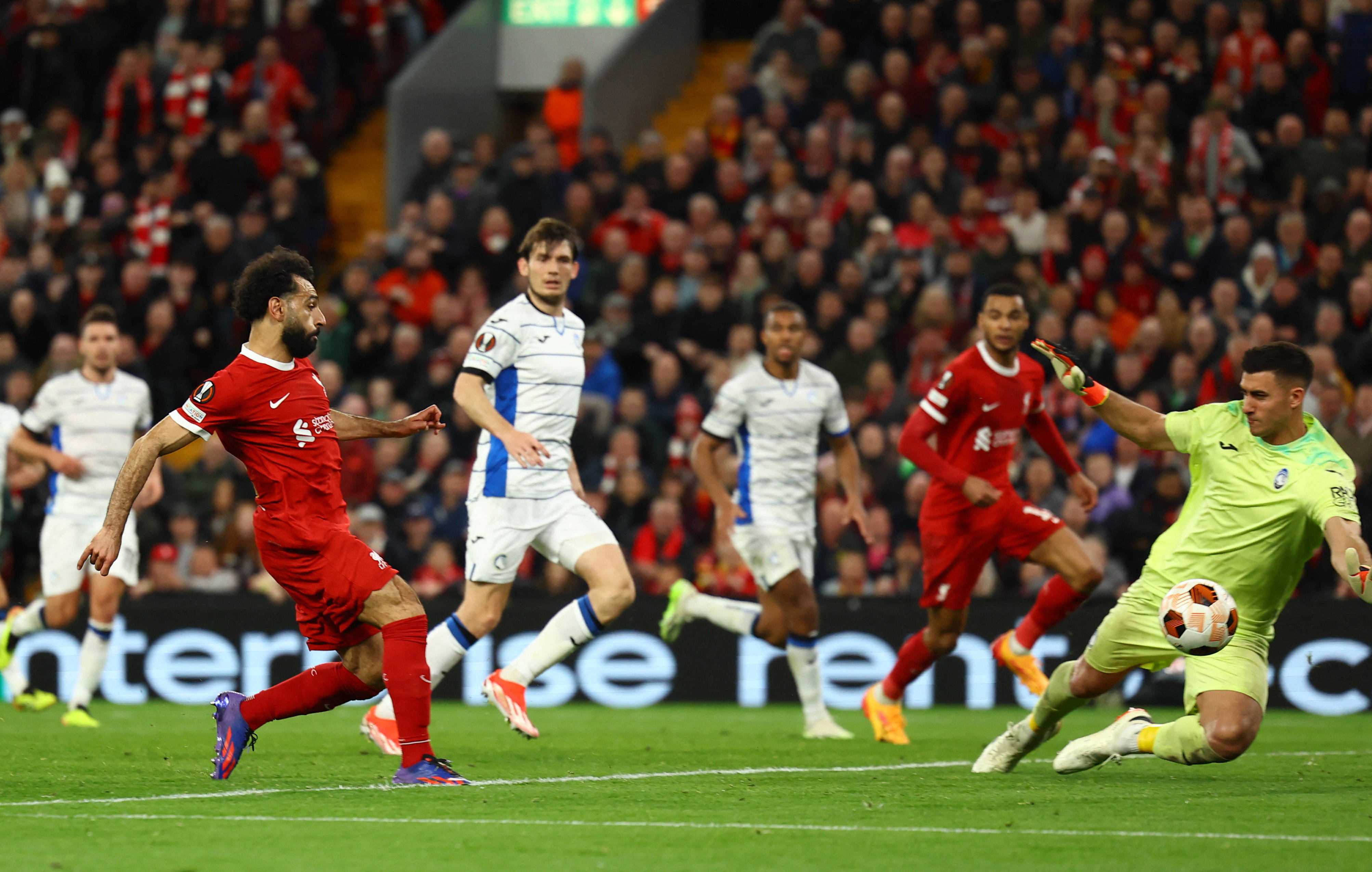 利物浦主场大胜伯恩利扩大英超领先优势 利物浦主场大胜伯恩利扩大英超领先优势