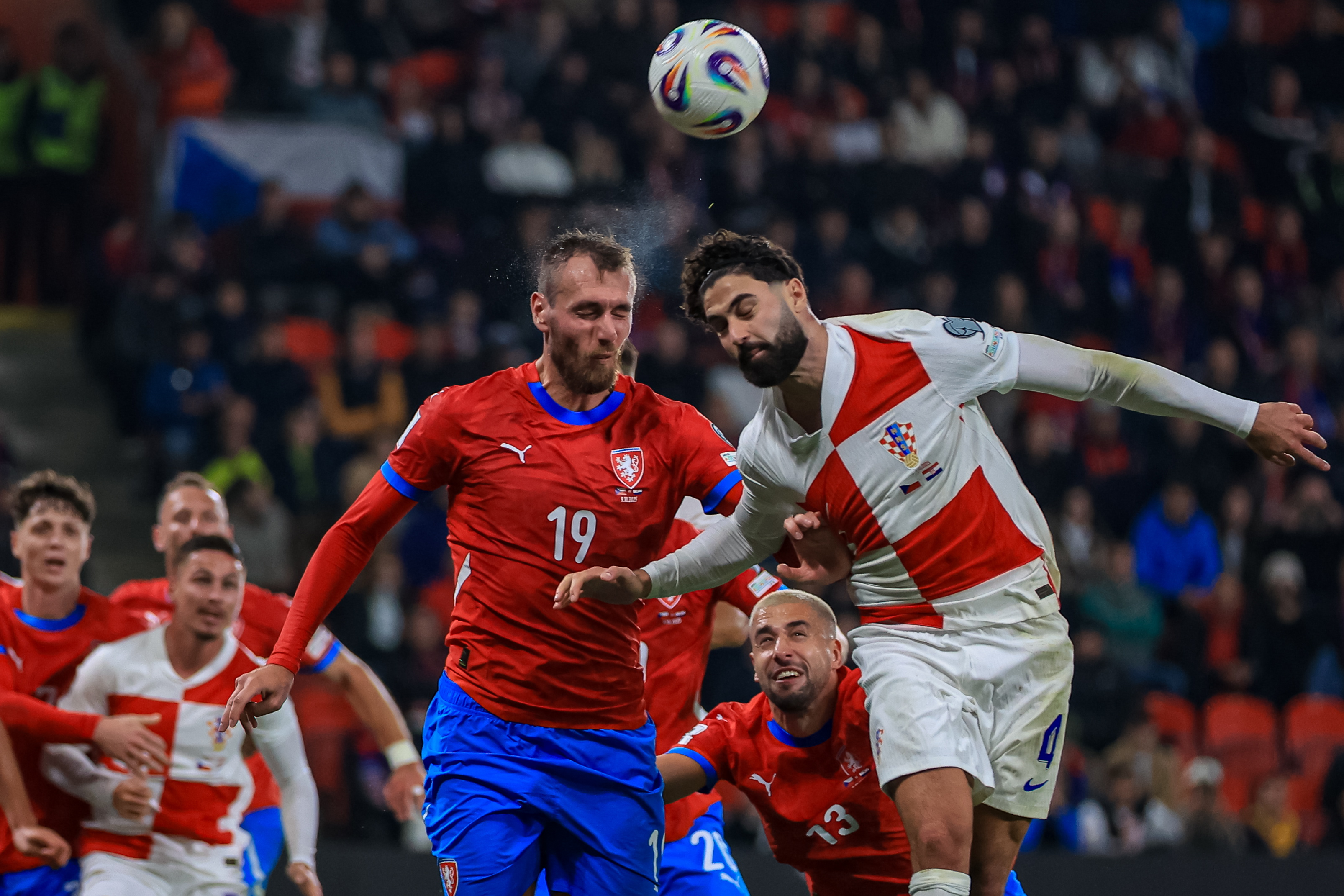 佛罗伦萨客场战平,争夺欧联杯资格进展缓慢(欧冠佛罗伦萨) 佛罗伦萨客场战平,争夺欧联杯资格进展缓慢(欧冠佛罗伦萨)