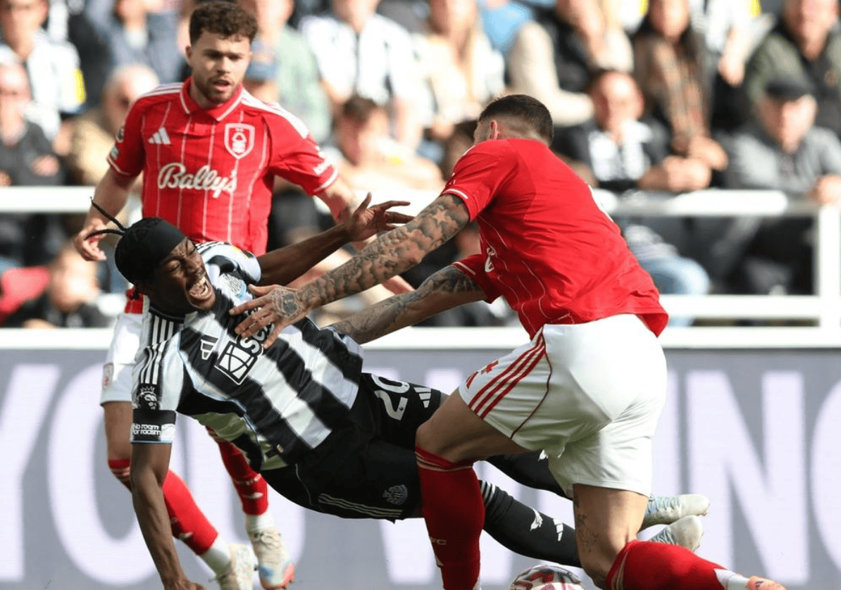 关于足球赛场悬念重重：劲旅对决，谁将笑到最后？的信息